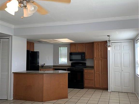 3rd image of 5031 SW 16th Pl #102