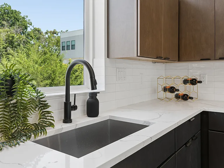2202 N Carroll Ave #102 — Photo 40