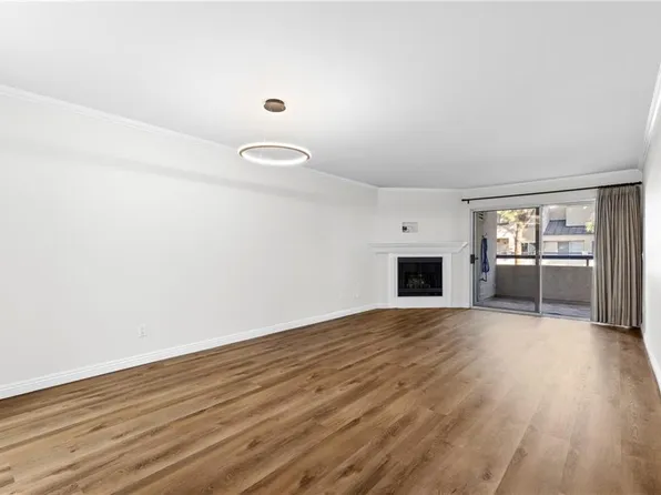 5510 Owensmouth Ave, Woodland Hills, CA