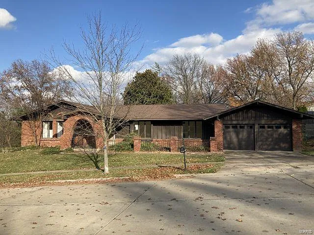 717 Guenevere Dr photo 1
