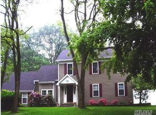 18 Detmer Rd, East Setauket, NY 11733