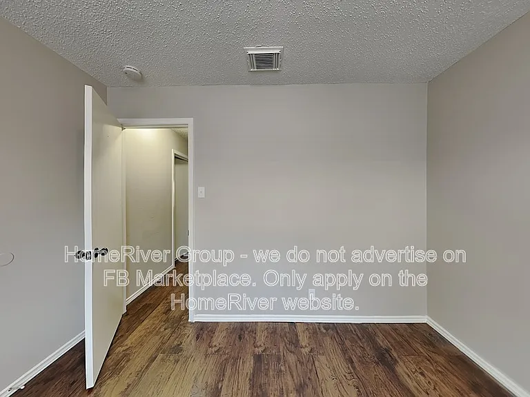 10455 Alpine Vlg — Photo 11