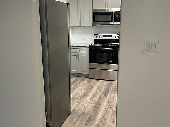 4th image of 624 Center St #A