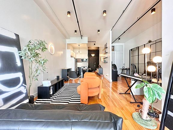 3rd image of 255 McKibbin St #209