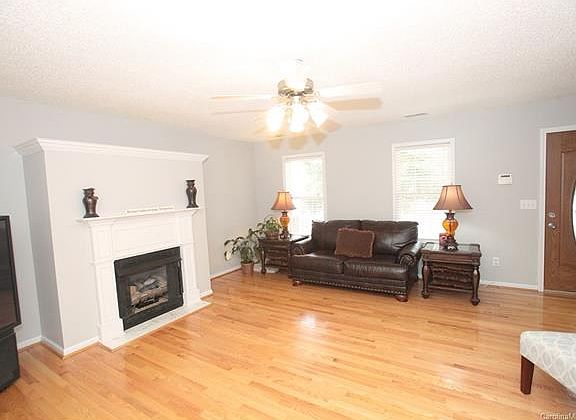 4th image of 302 High Hills Ct