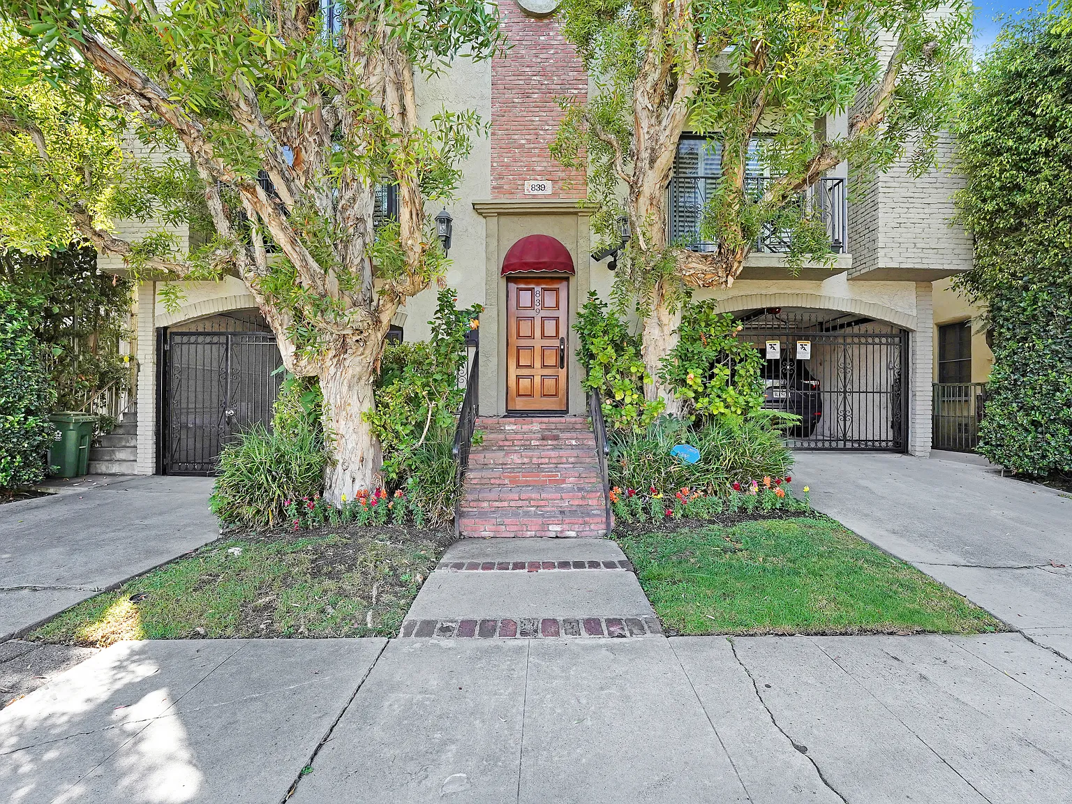 2 bed, 1070 sqft, $3,300 — Photo 1