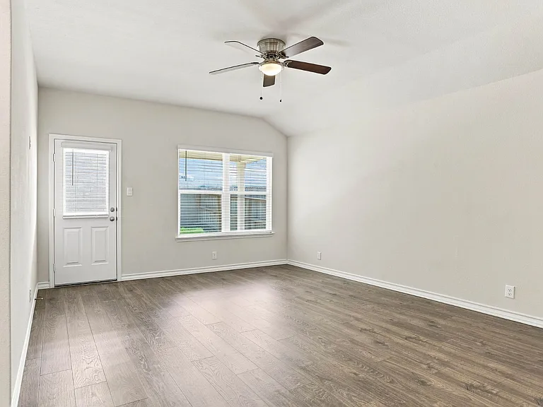 1710 Lavender Hl — Photo 18