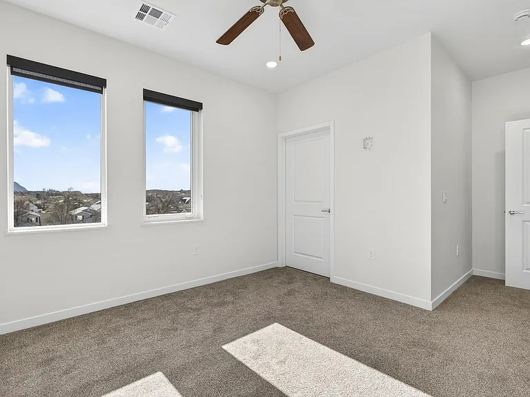 983 W State St — Photo 61