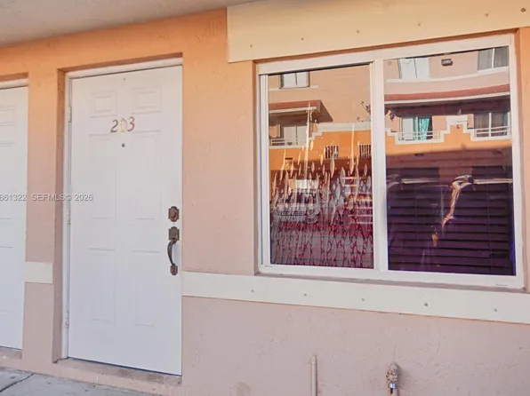 37 W 11th St APT 203, Hialeah, FL 33010