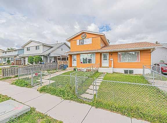 3rd image of 3326 Radcliffe Dr SE