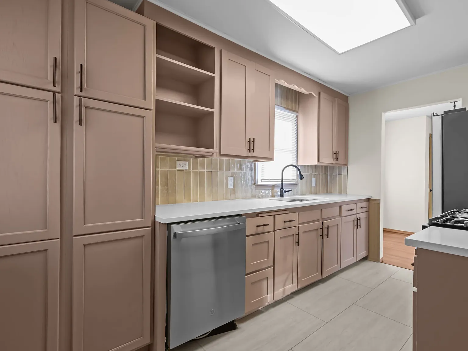 4 bed, 1534 sqft, $2,350 — Photo 2