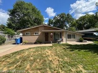 22848 N Brookside Dr, Dearborn Heights, MI 48125