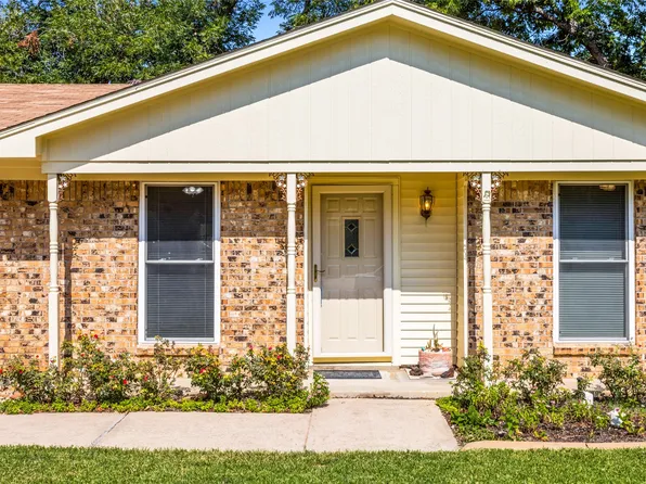 1913 Galahad Ln, Arlington, TX 76014