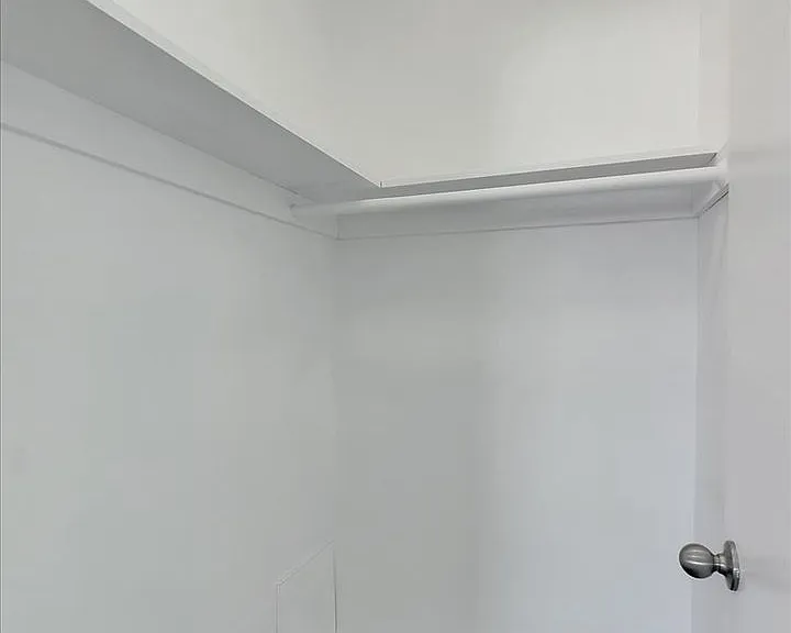 LA GRANADA APARTMENTS — Photo 20