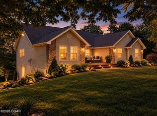 17675 Hazelcrest Ln, Neosho, MO 64850
