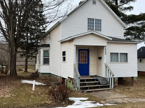 1005 Norway St, Norway, MI 49870