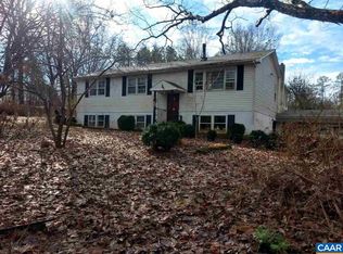 179 Apple Ln, Arvonia, VA 23004