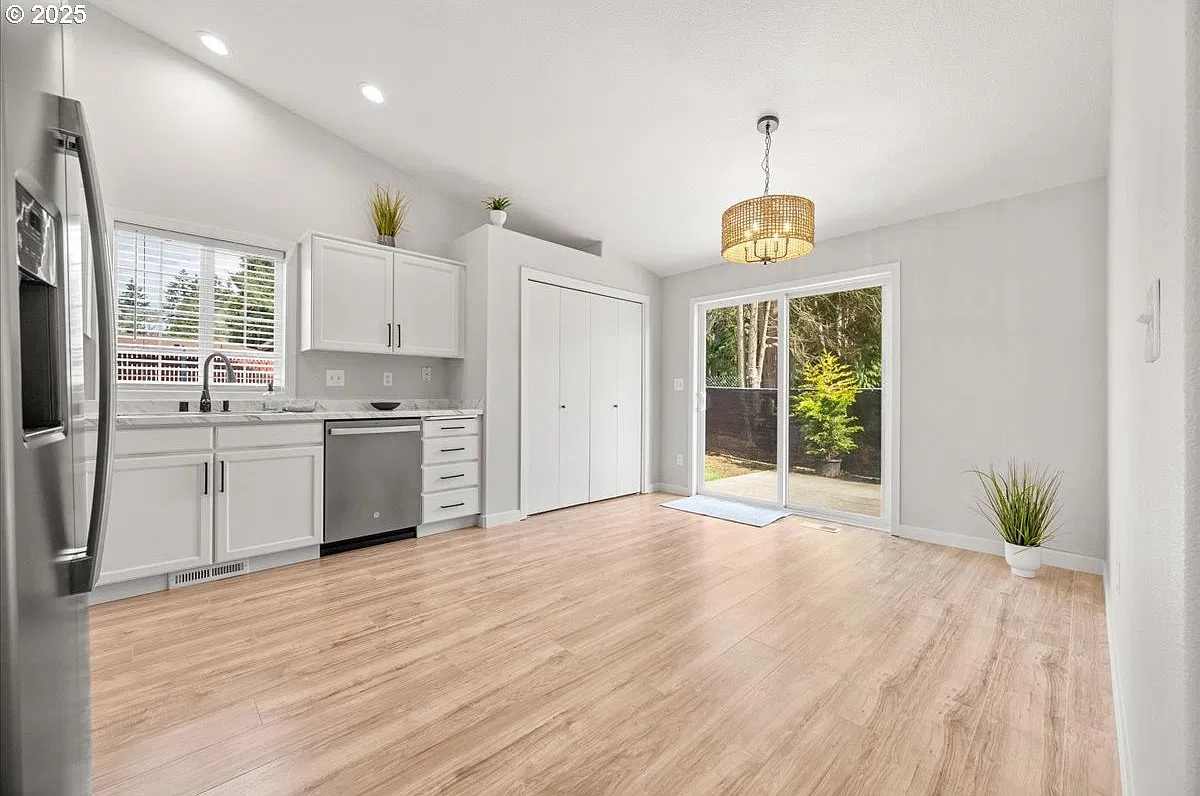3 bed, 1160 sqft, $2,850 — Photo 4