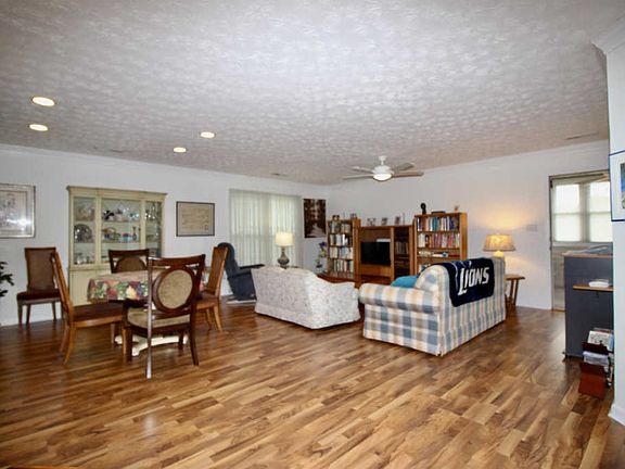 3rd image of 1033 Antrim Way