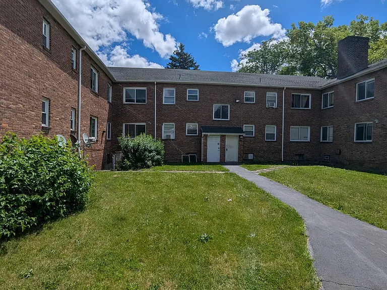 29 Bennington Dr #G — Photo 1