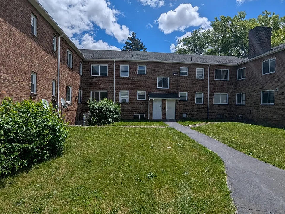 29 Bennington Dr #G