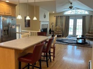 190 Iceland Dr, Huntington Station, NY 11746
