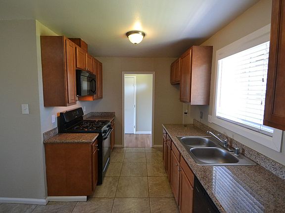 5th image of 224 McGrue Ave