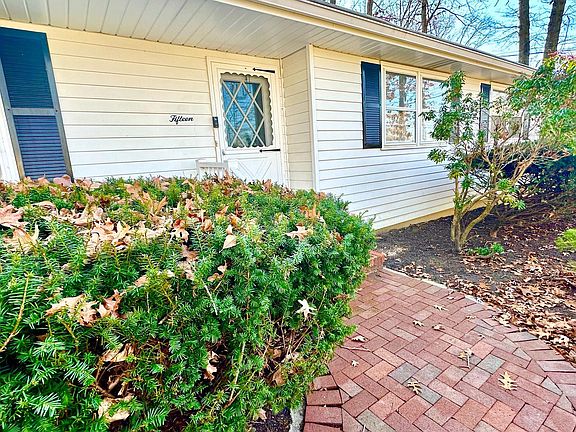 5th image of 15 Birdsall Dr