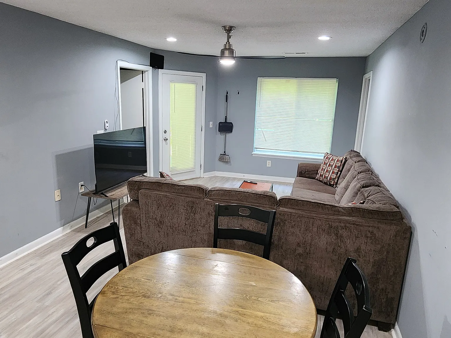 Unit 103 Collegiate Circle — Photo 2