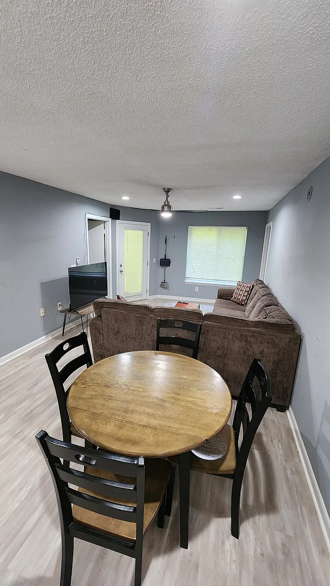 Building Photo - 1430 Collegiate Cir #1