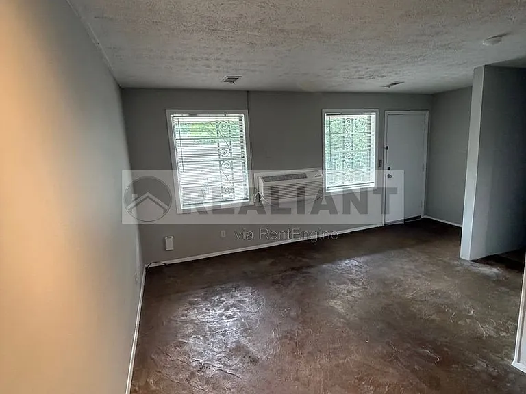468 N Limestone #13 — Photo 11
