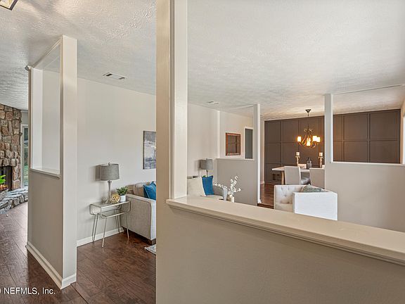 3rd image of 4024 Greenwillow Ln W