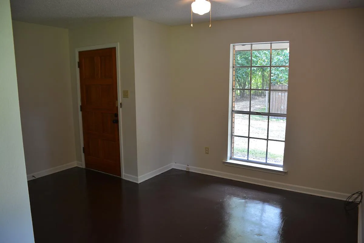 2543 Rosedale Rd — Photo 2
