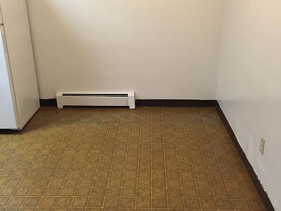 4th image of 923 23rd Ave S APT 4