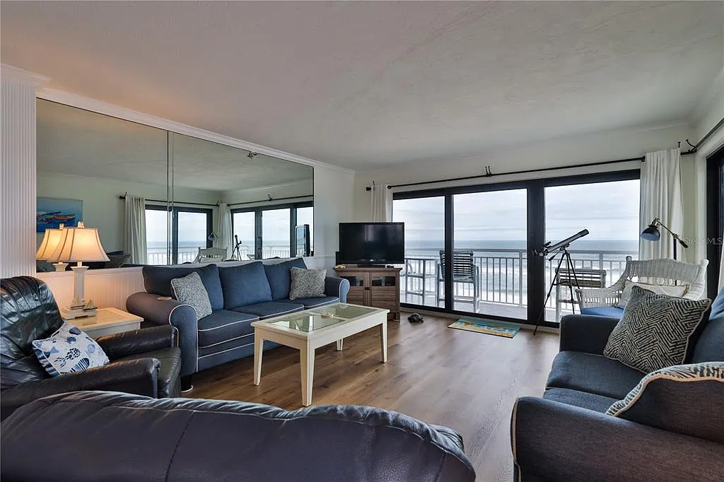 2 bed, 2.0 bath, 1139 sqft, $6,000 — Photo 3
