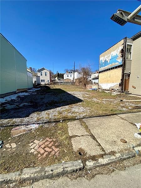 2nd image of 1952 Ley St