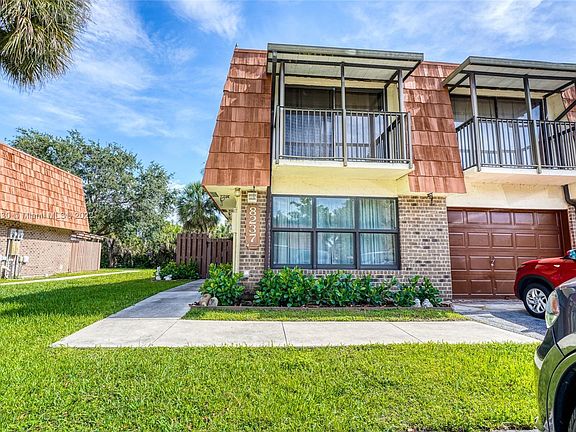 3rd image of 8237 S Coral Cir #8237