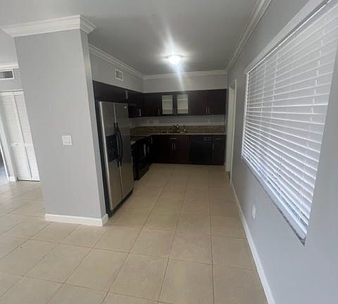 3rd image of 2536 Van Buren St #1B