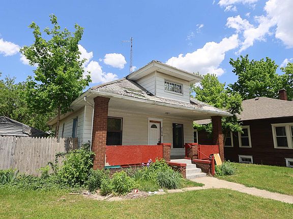 2nd image of 2105 Lincoln Way W