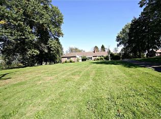 19 Forest Grove Rd, Coraopolis, PA 15108