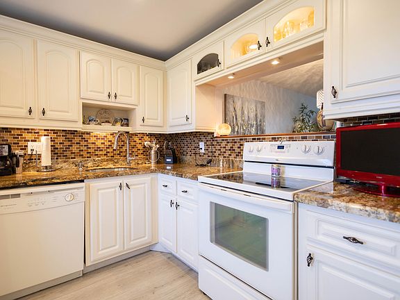 5th image of 535 Oaks Drive #407