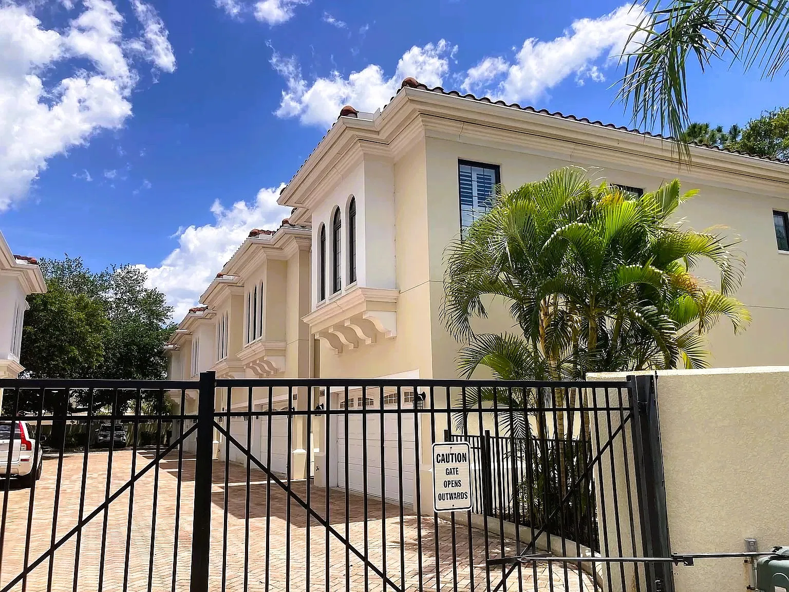 3808 Villas Del Sol Ct — Photo 4