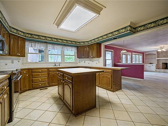 4th image of 220 Marsh Island Dr