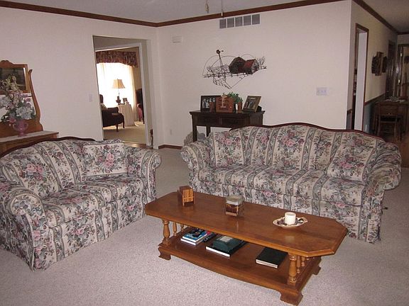3rd image of 905 Dogwood Dr
