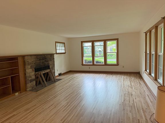 3rd image of 403 E Mitchell Ave