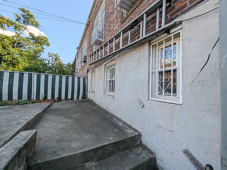 91 E 38th St #1 — Photo 13