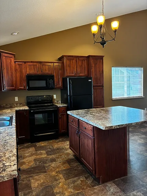 3 bed, 1368 sqft, $2,100 — Photo 3