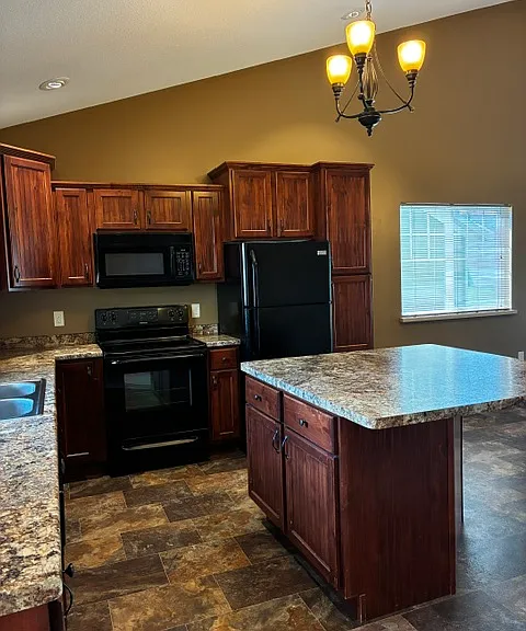 1811 Oban Dr — Photo 3