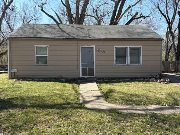 3355 SE Girard St, Topeka, KS 66605