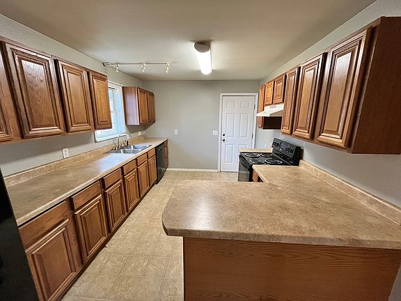 3rd image of 303 Mountain St